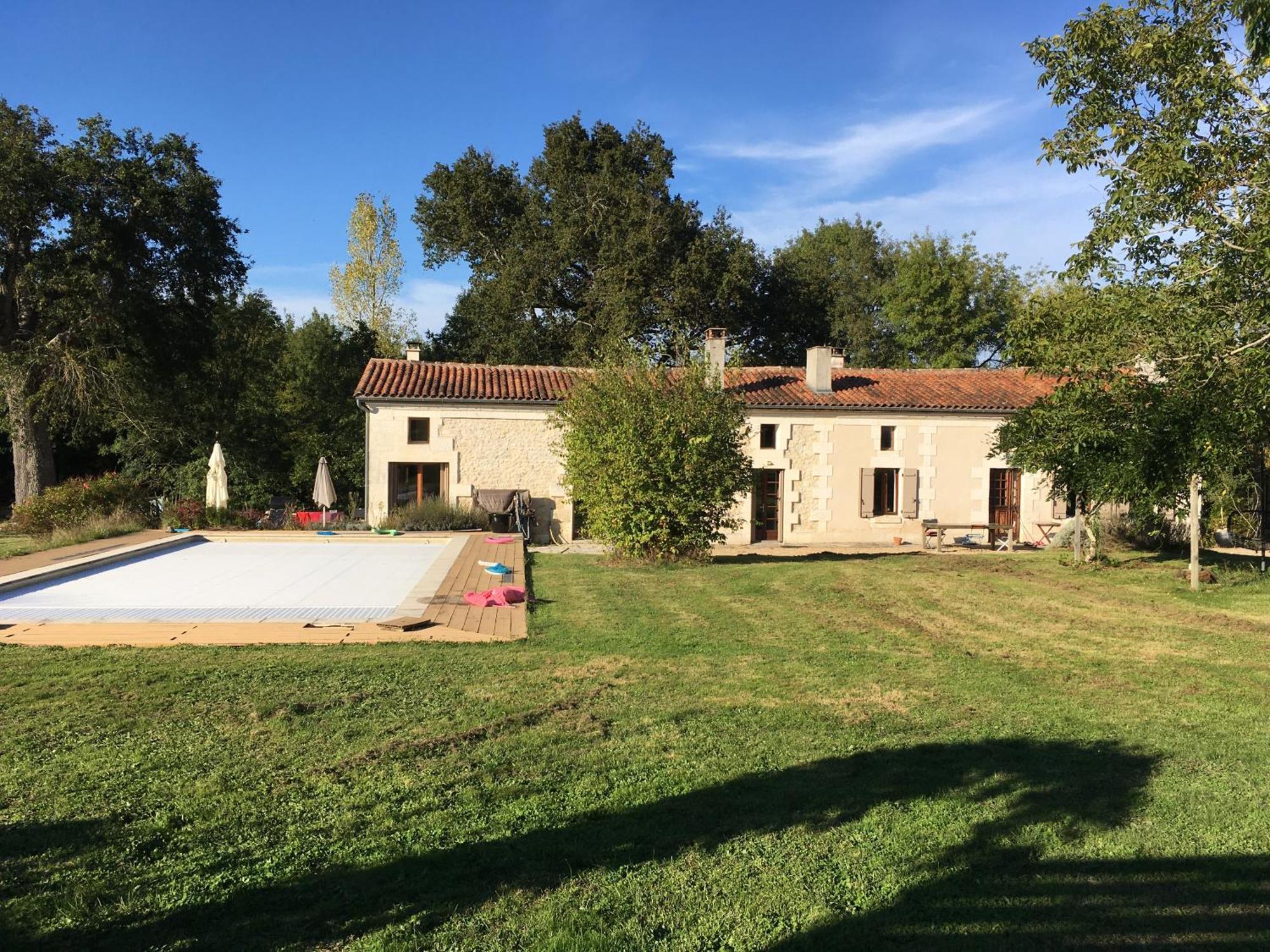 Maison Perigord Vert Piscine Et Spa La Roche-Chalais Kültér fotó